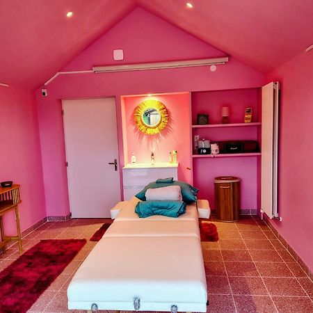 Le Spa Est Dans Le Pre Trigueres Exterior foto